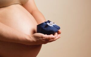 Gadżety dla niemowlaka i mamy: co warto mieć przed narodzinami