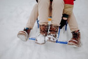 Jakie obuwie śniegowe dla dzieci wybrać, by zapewnić im bezpieczeństwo i komfort?